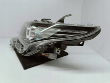 Laden Sie das Bild in den Galerie-Viewer, Toyota Auris II E18 LIFT 15- SCHEINWERFER LINKS LINSE+LED EU 81150-02K30