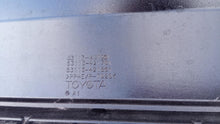 Load image into Gallery viewer, TOYOTA RAV 4 V 19- ATRAPA KRATKA DOLNA GRILL