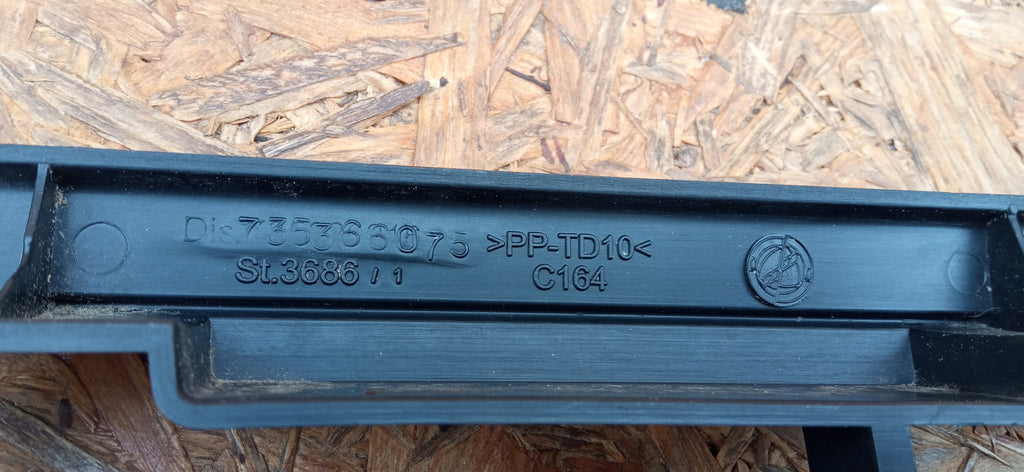 FIAT PUNTO II LIFT 03- ATRAPA KRATKA GRILL ZDERZAKA PRZEDNIEGO 735366075