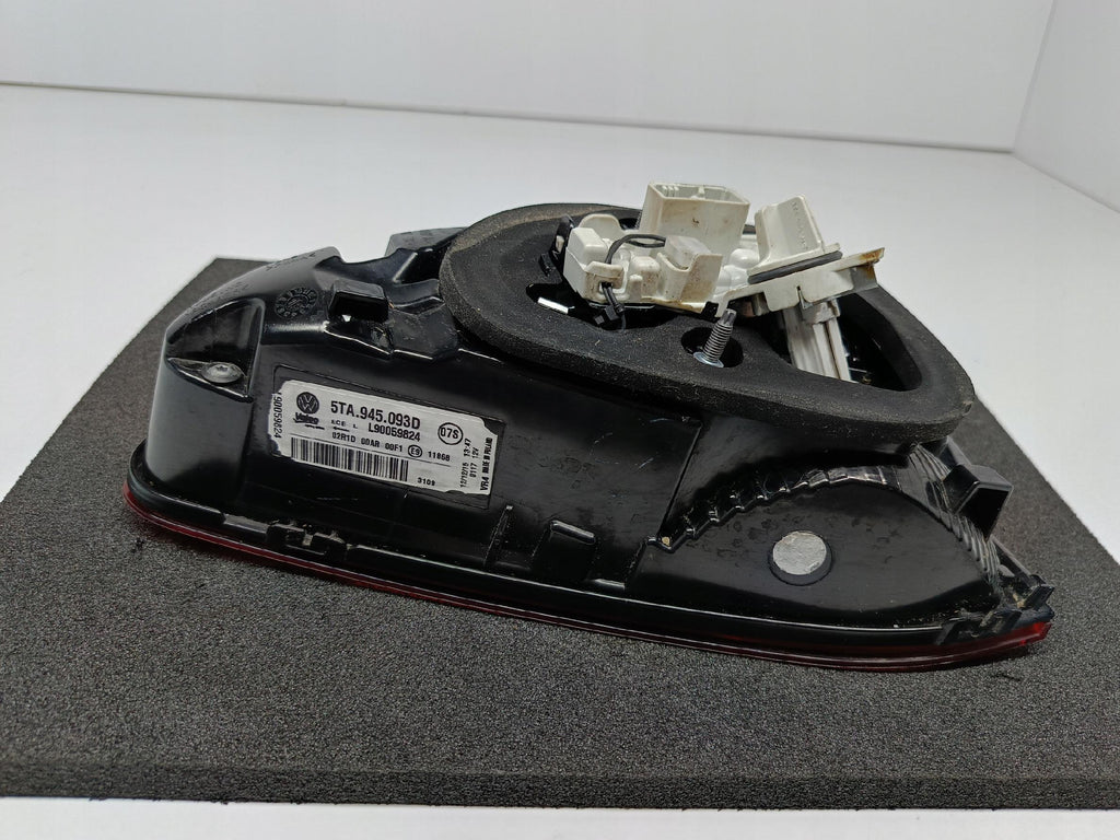VW TOURAN II 5TA 15- LAMPA KLAPY BAGAŻNIKA LEWY TYŁ 5TA945093D