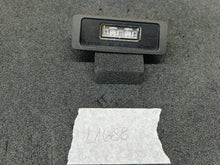 Load image into Gallery viewer, VOLVO V40 II 12- LAMPKA PODŚWIETLENIA TABLICY REJESTRACYJNEJ OE 31352526