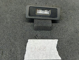 VOLVO V40 II 12- LAMPKA PODŚWIETLENIA TABLICY REJESTRACYJNEJ OE 31352526