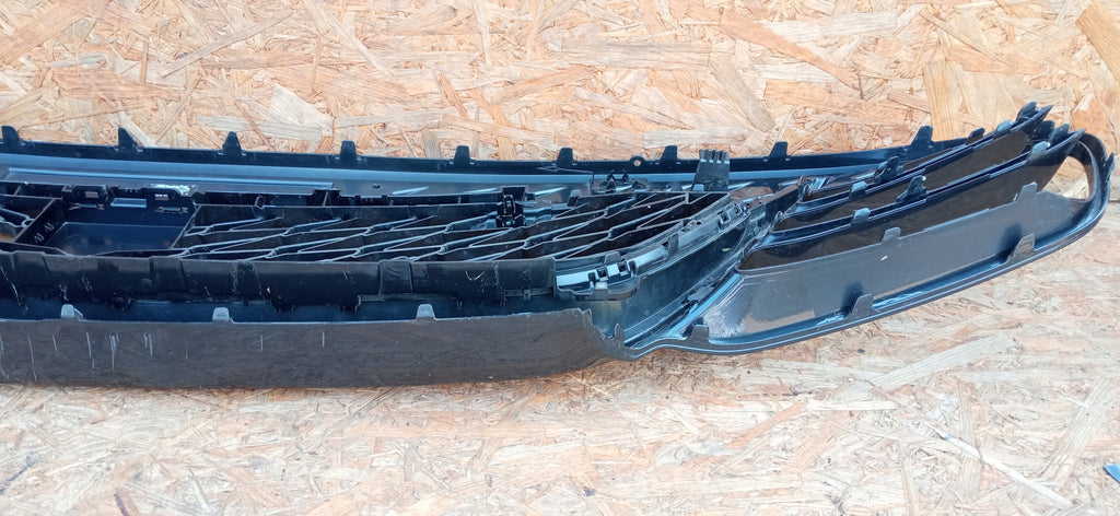 SEAT CUPRA BORN 21- ATRAPA GRILL KRATKA ŚRODKOWA ZDERZAKA PRZÓD 10E805903C