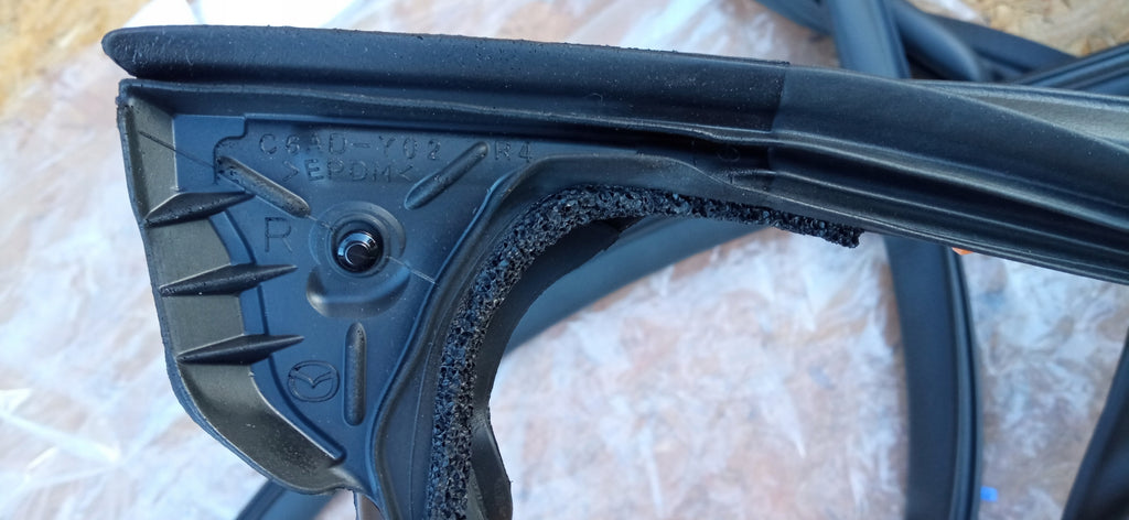 MAZDA 3 13- TÜR DICHTUNG RECHTS VORNE NEU BHN9-58-760C
