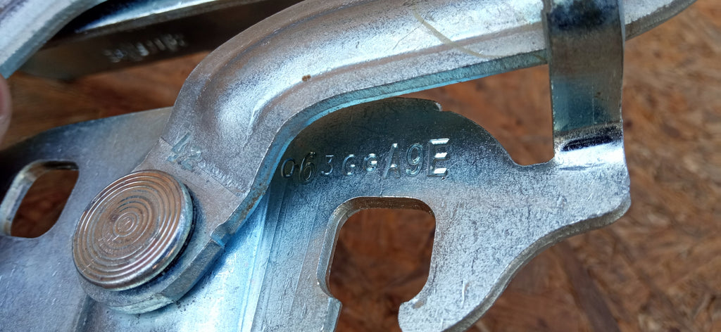 FORD FIESTA MK7 08- MOTORHAUBENSCHARNIER LINKS NEU 8A61-16801-AD