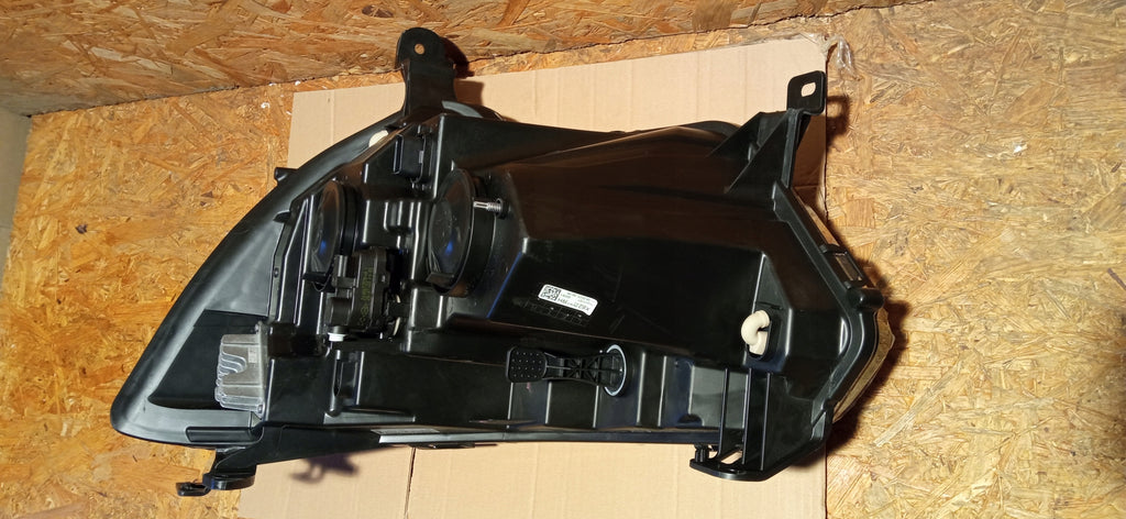 RENAULT MASTER 19- LAMPA PRAWA PRZÓD PRAWA PRZEDNIA NOWA OE 260105567R