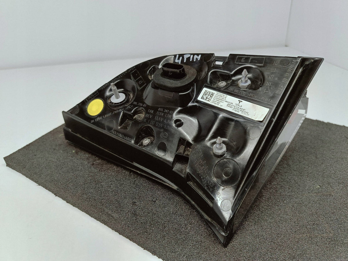 Tesla Model 3 Lift Y 20- Heckklappenleuchte Links LED OE1502088-00-B — Foto 9 von 13