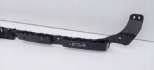 Laden Sie das Bild in den Galerie-Viewer, TESLA MODEL 3 LIFT 23- HALTERUNG HALTER MITTELSTÜCK STOSSFÄNGER HINTEN 1757096-00-C