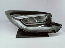 Laden Sie das Bild in den Galerie-Viewer, Toyota Aygo X 22- LAMPA PRAWA PRZÓD PRZEDNIA FULL LED EU KOITO 0H-33