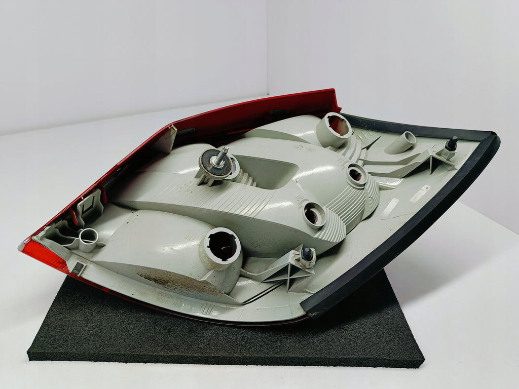SKODA FABIA II 2 5J6 07- LAMPA LEWA TYŁ TYLNA 5J6945095