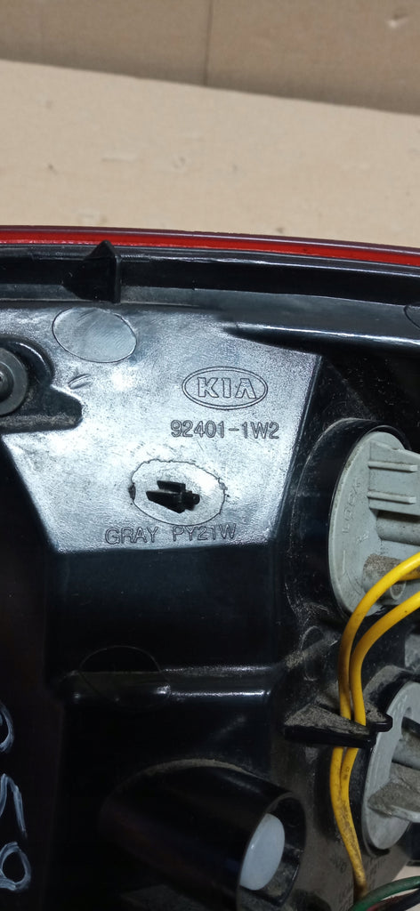 KIA RIO III 3 RÜCKLEUCHTE HINTEN LINKS 92401-1W2 11-17
