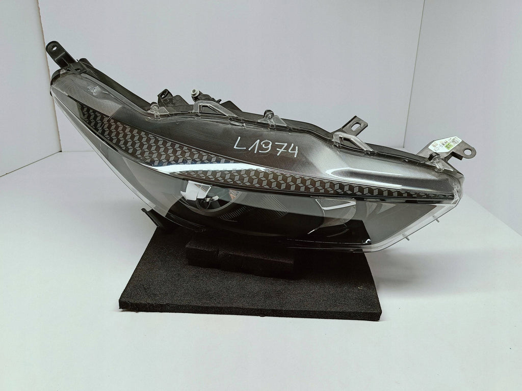 TOYOTA YARIS IV 4 P21 19-LAMPA REFLEKTOR PRAWY PRZÓD SOCZEWKA KOITO K0-6 EU