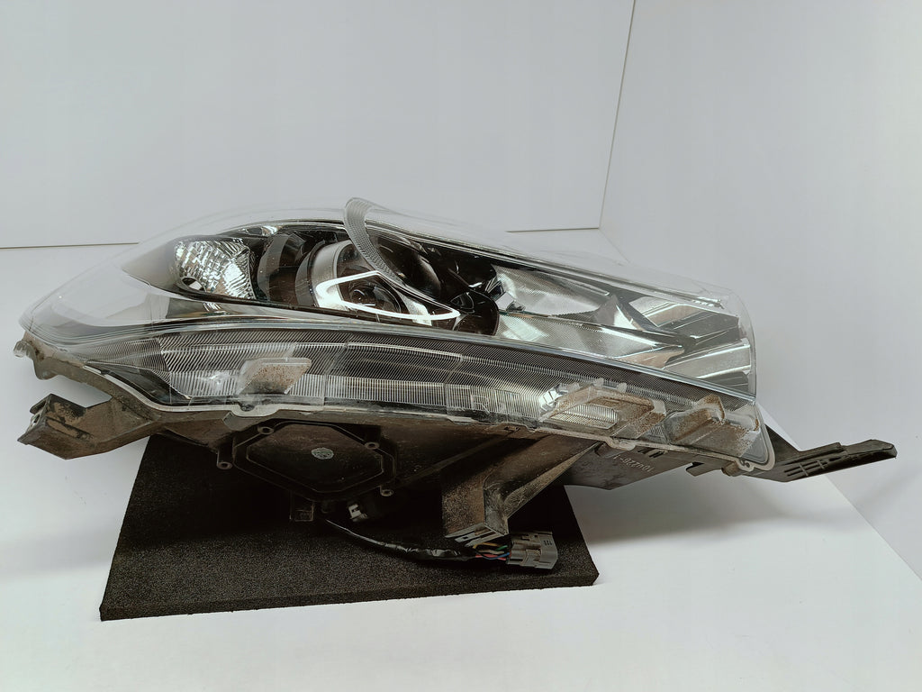 TOYOTA HILUX VIII 8 15- LAMPA REFLEKTOR PRAWY PRZÓD LED KOITO 0K-56