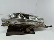 Laden Sie das Bild in den Galerie-Viewer, TOYOTA HILUX VIII 8 15- LAMPA REFLEKTOR PRAWY PRZÓD LED KOITO 0K-56
