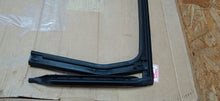 Load image into Gallery viewer, RENAULT GRAND SCENIC IV 16- USZCZELKA DRZWI PRAWY TYŁ NOWA 823301442R