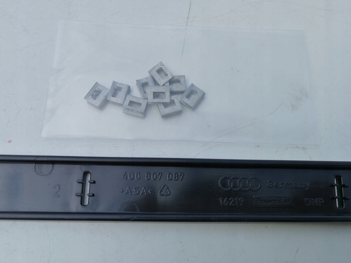 Audi A6 C7 4G0 Trim Strip Atrapy Grille New OE — photo 4 of 4