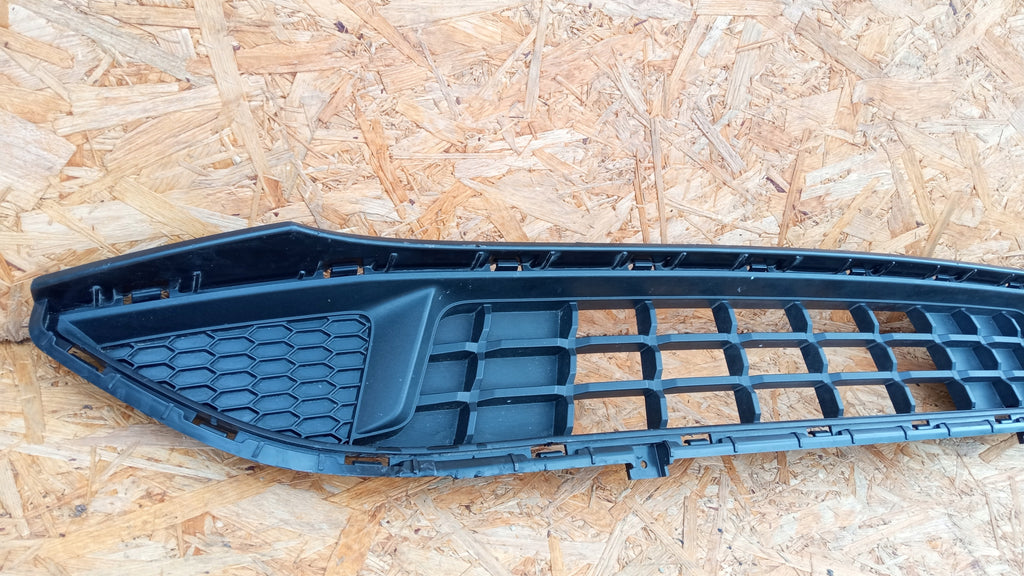 HYUNDAI I10 III 19- ATRAPA KRATKA ŚRODKOWA GRILL