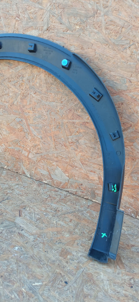 PEUGEOT 2008 II 19- LEISTE VERKLEIDUNG KOTFLÜGEL LINKS HINTEN 9825736780