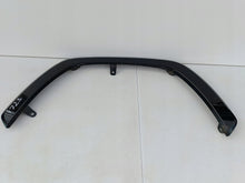 Załaduj zdjęcie do przeglądarki galerii, TOYOTA RAV 4 RAV4 V 19- LISTWA NAKŁADKA BŁOTNIKA LEWY PRZÓD 75602-42170