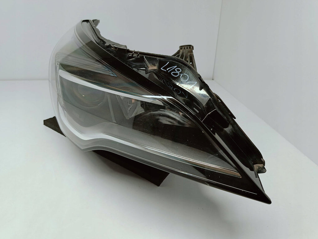 Opel Astra K V 15- LAMPA PRAWA PRZÓD SOCZEWKA ZWYKŁA + LED 39158006