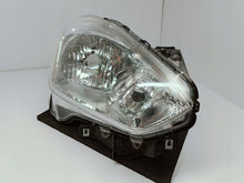 Laden Sie das Bild in den Galerie-Viewer, Suzuki Swift MK8 17- LAMPA PRAWA PRZÓD PRZEDNIA ZWYKŁA STANLEY W2962