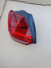 Załaduj zdjęcie do przeglądarki galerii, VW POLO 6C0 LAMPA LEWA TYŁ TYLNA EU