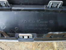 Laden Sie das Bild in den Galerie-Viewer, KIA STONIC YB 17- KÜHLERGRILL STOSSSTANGE VORNE 86351-H8410