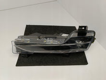 Laden Sie das Bild in den Galerie-Viewer, TESLA MODEL 3 M3 17- HALOGEN DRL LEWY LAMPA PRZECIWMGIELNA LED 1077395-00-C