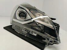 Laden Sie das Bild in den Galerie-Viewer, TOYOTA YARIS III FACELIFT 17- SCHEINWERFER RECHTS VORNE KOITO OD-197