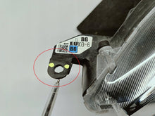 Laden Sie das Bild in den Galerie-Viewer, TOYOTA YARIS IV 4 19- SCHEINWERFER LINKS VORNE LINSE KOITO K0-6 EU