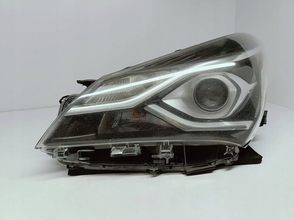 Toyota Yaris III 3 LIFT 17- LAMPA LEWA PRZÓD SOCZEWKA KOITO 0D-197