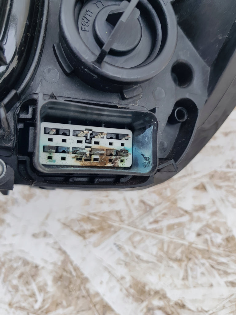 VOLVO V40 V50 LAMPA PRAWA PRZÓD PRZEDNIA