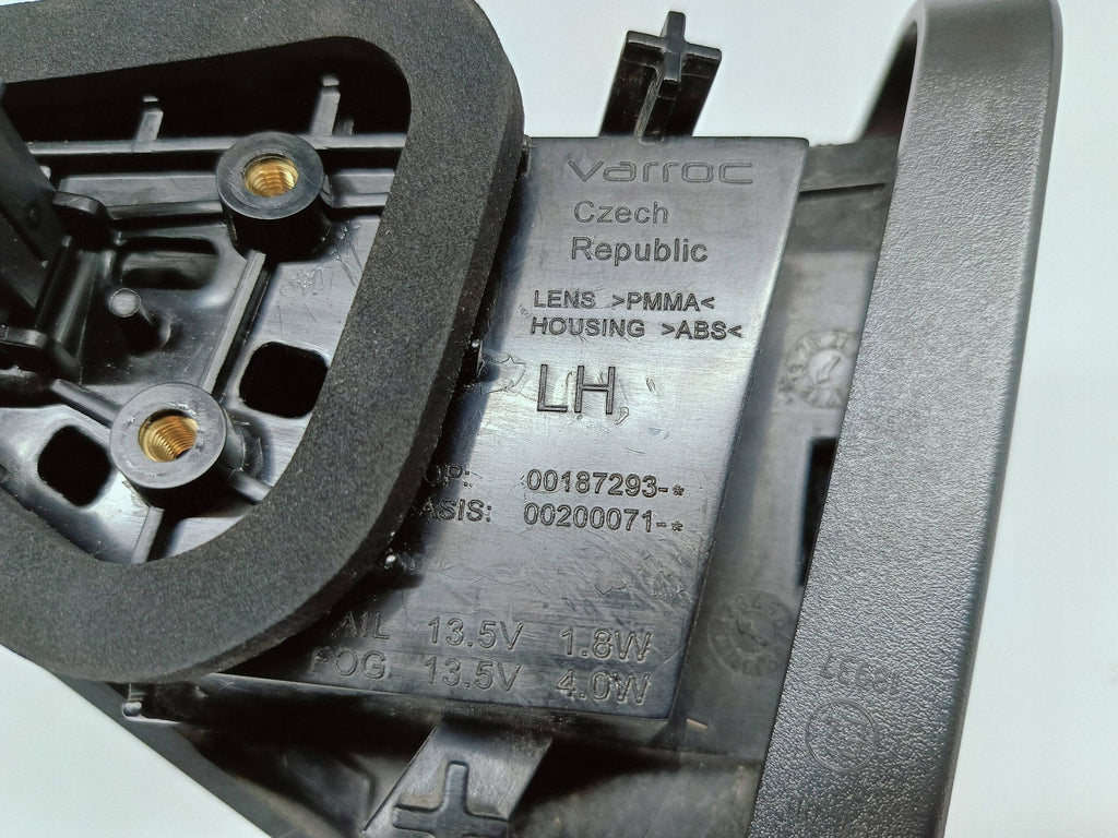SKODA SUPERB III 3V KOMBI 15- LAMPA KLAPY BAGAŻNIKA LEWY TYŁ LED 3V9945307F