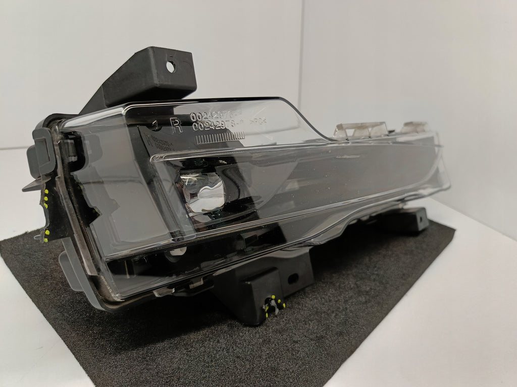 TESLA MODEL Y MY 20-HALOGEN TAGFAHRLICHT RECHTS NEBELSCHEINWERFER LED 1507933-00-C