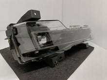 Laden Sie das Bild in den Galerie-Viewer, TESLA MODEL Y MY 20-HALOGEN TAGFAHRLICHT RECHTS NEBELSCHEINWERFER LED 1507933-00-C