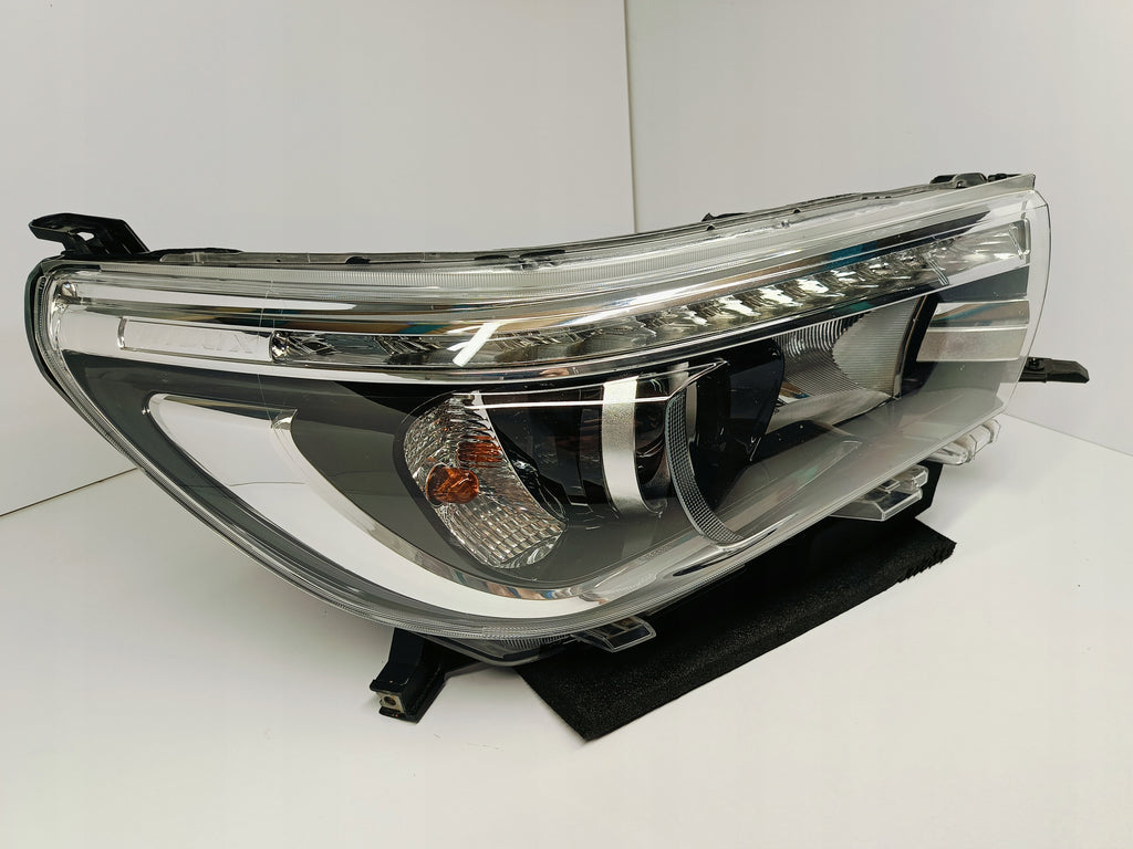 TOYOTA HILUX VIII 8 15-LAMPA REFLEKTOR PRAWY PRZÓD SOCZEWKA LED KOITO 0K-56