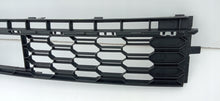 Laden Sie das Bild in den Galerie-Viewer, SKODA RAPID LIFT 17- KÜHLERGRILL STOSSSTANGENGITTER VORNE 5JA853677E