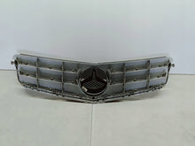 Laden Sie das Bild in den Galerie-Viewer, Mercedes-Benz C W204 07- ATRAPA GRILL KRATKA ZDERZAKA PRZÓD A2048800023