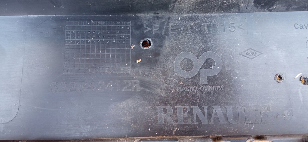 RENAULT CLIO 4 IV LIFT 16- ATRAPA KRATKA ŚRODKOWA GRILL 622542412R