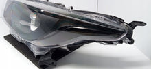 Laden Sie das Bild in den Galerie-Viewer, TOYOTA YARIS IV 4 P21 19- SCHEINWERFER LINKS VORNE LINSE KOITO K0-6 EU