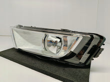 Załaduj zdjęcie do przeglądarki galerii, SKODA OCTAVIA III 13- REFLEKTOR HALOGEN PRZECIWMGŁOWY LEWY H8 TYC 19-12350