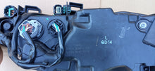 Laden Sie das Bild in den Galerie-Viewer, NISSAN ARIYA 20- RECHTE UNTERE SCHEINWERFER VORNE LED TFL ORIG. EU W5752