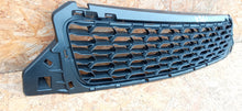 Load image into Gallery viewer, DACIA DUSTER I LIFT 13- ATRAPA KRATKA DOLNA GRILL ZDERZAKA PRZÓD 622540347R