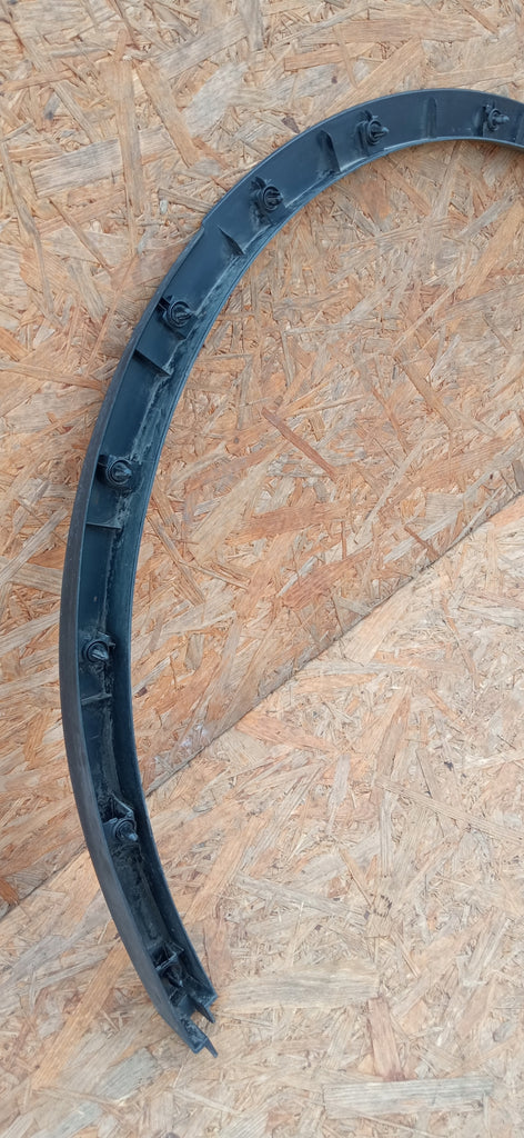 TESLA MODEL Y 22- LISTWA BŁOTNIKA PRAWY TYŁ PRAWA TYLNA 1658698-00-A