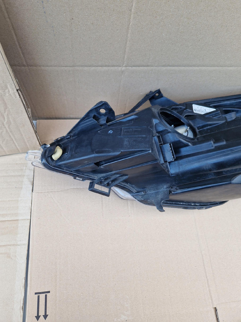 OPEL MERIVA B LAMPA PRAWA PRZÓD PRZEDNIA 13305776