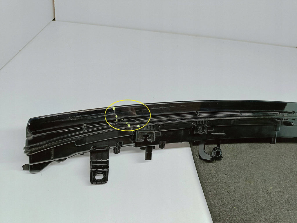 Tesla Model Y Juniper 25- LAMPA BLENDA LISTWA LED ZDERZAKA PRZÓD 203829400E