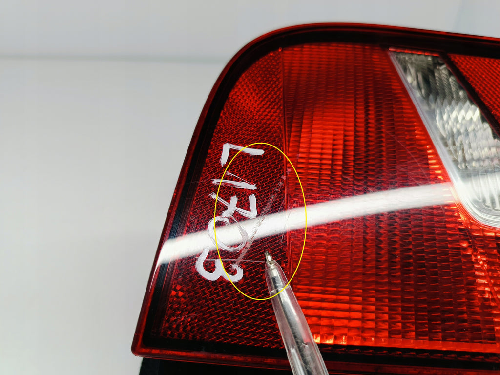 VOLKSWAGEN UP UP! 11- LAMPA LEWA TYLNA LEWY TYŁ 1S0945095G