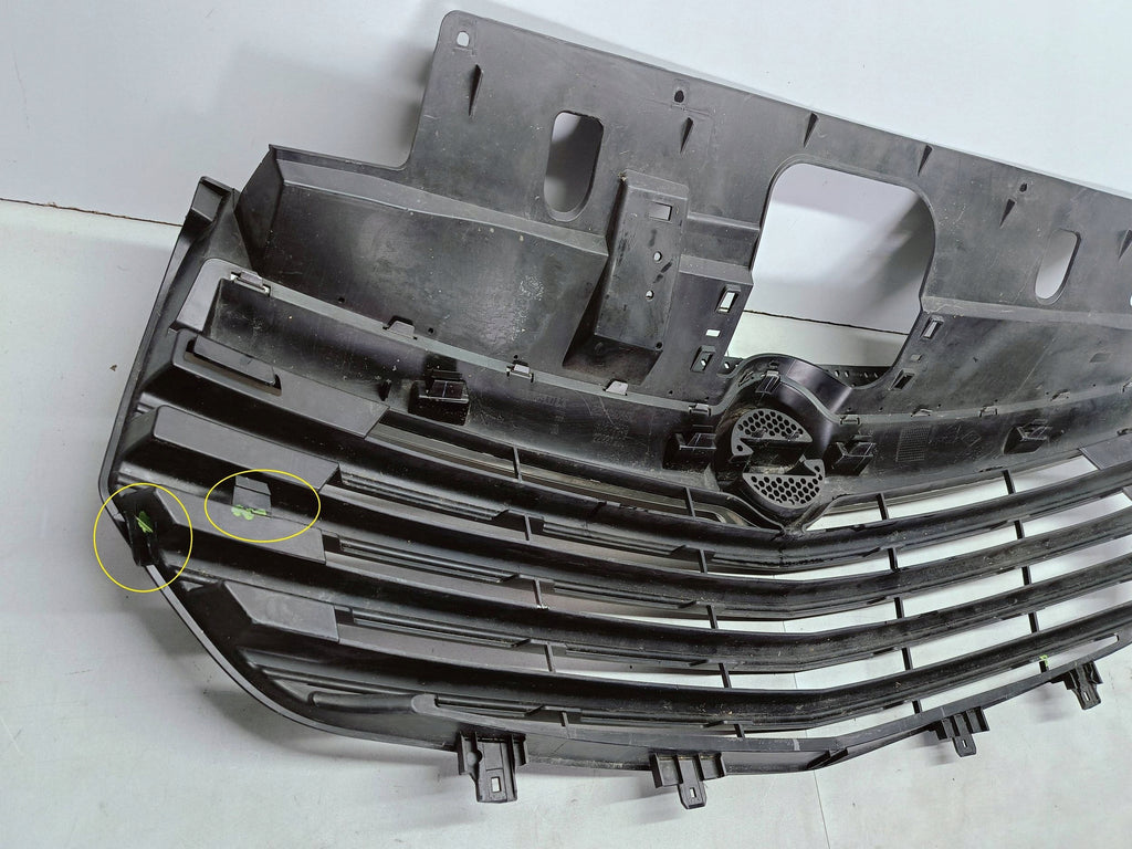 Opel Vivaro II B 14- FRONT BUMPER GRILLE CHROME 623104066R