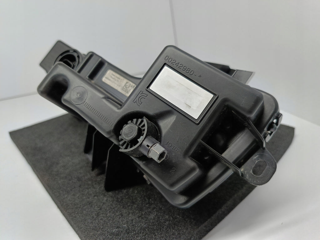 TESLA MODEL Y MY 20-HALOGEN DRL PRAWY LAMPA PRZECIWMGIELNA LED 1507933-00-C
