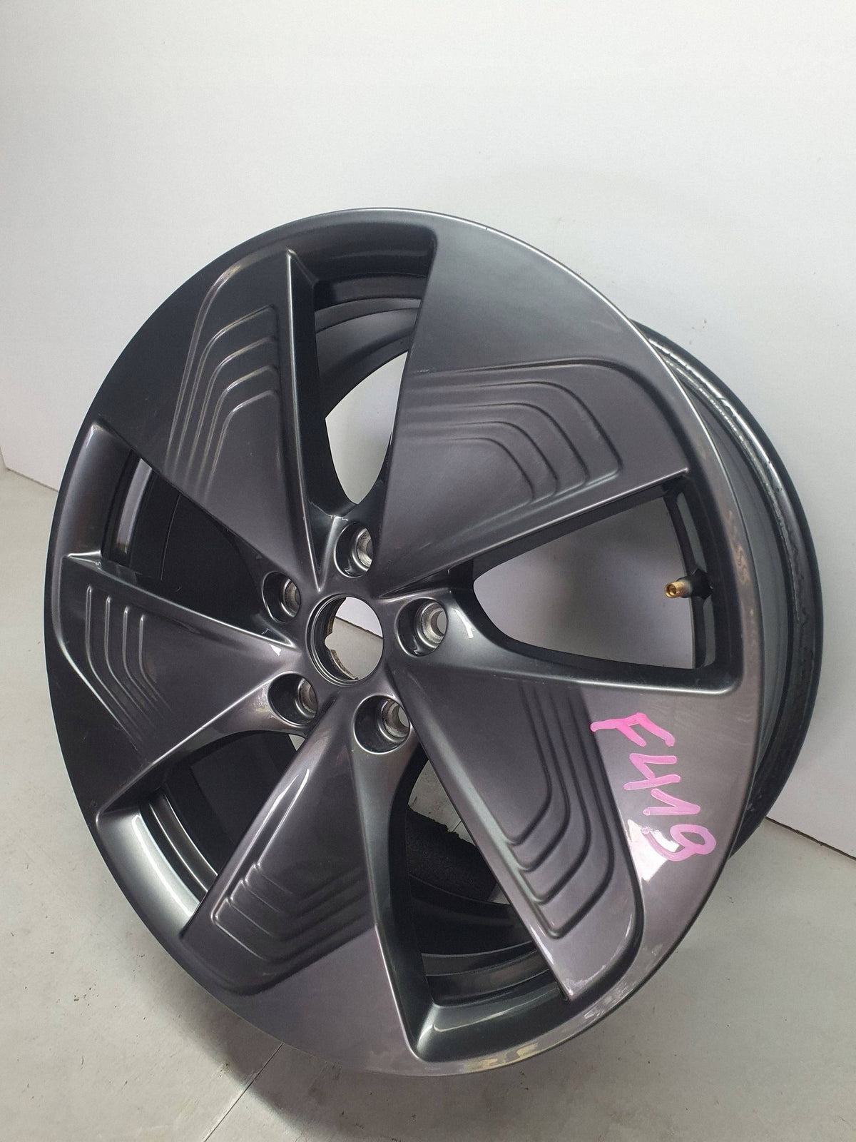 Cupra Born 10E Felga Aluminiowa 18 Cali 7.5x18 ET50 5x112 OE 10E601025N — zdjęcie 4 z 15
